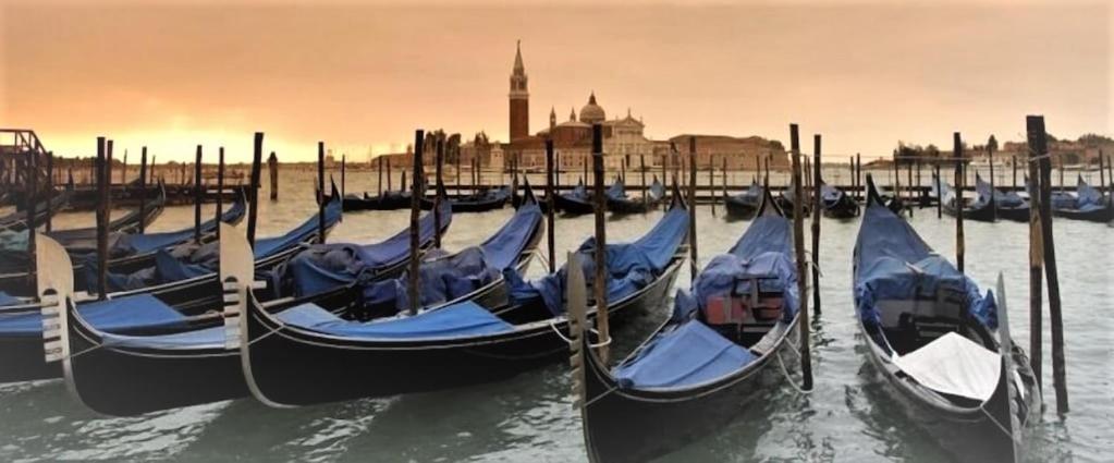 Emmalu Apartment Venesia Bagian luar foto